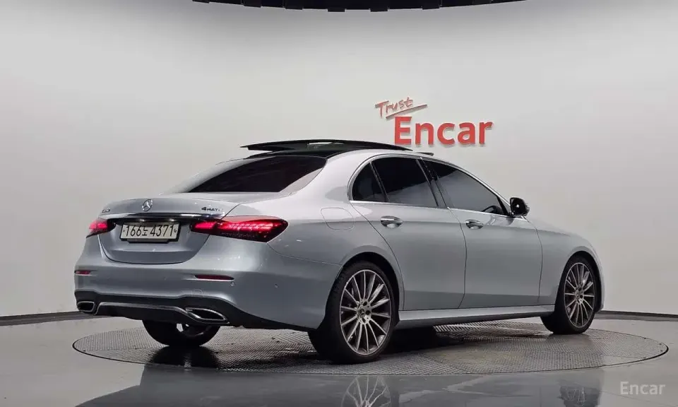 Mercedes-Benz E 350 E350 4MATIC AMG Line 2022