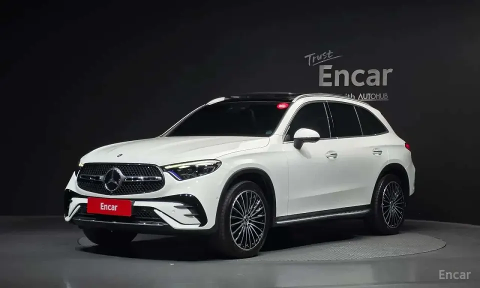 Mercedes-Benz GLC300 4MATIC AMG Line 2023
