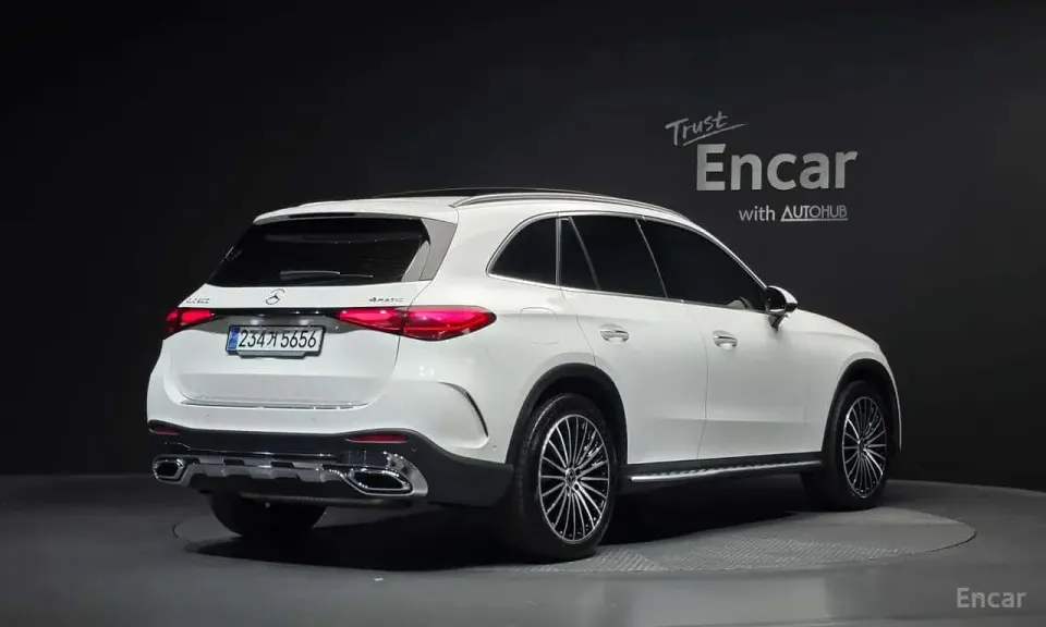 Mercedes-Benz GLC300 4MATIC AMG Line 2023
