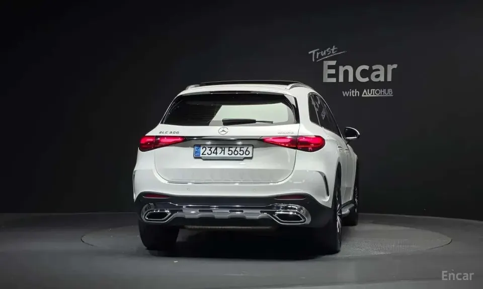 Mercedes-Benz GLC300 4MATIC AMG Line 2023