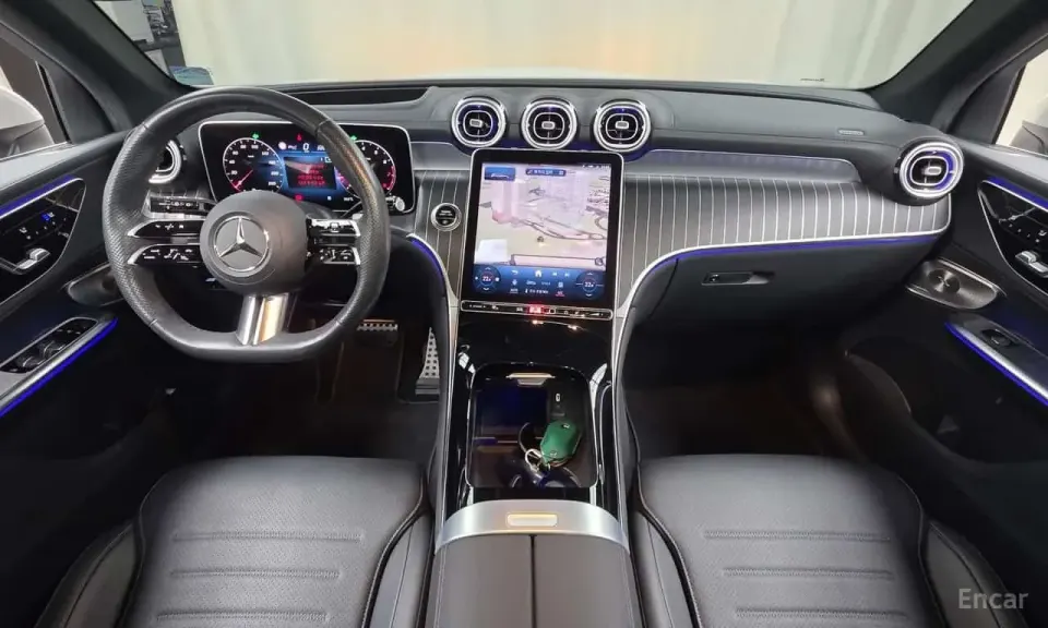 Mercedes-Benz GLC300 4MATIC AMG Line 2023