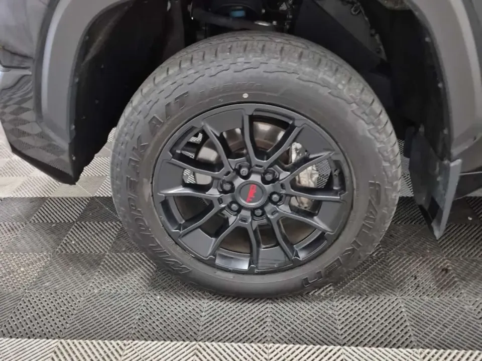 Toyota Tundra LIMITED HYBRID CREW CAB SHORT BED 2025