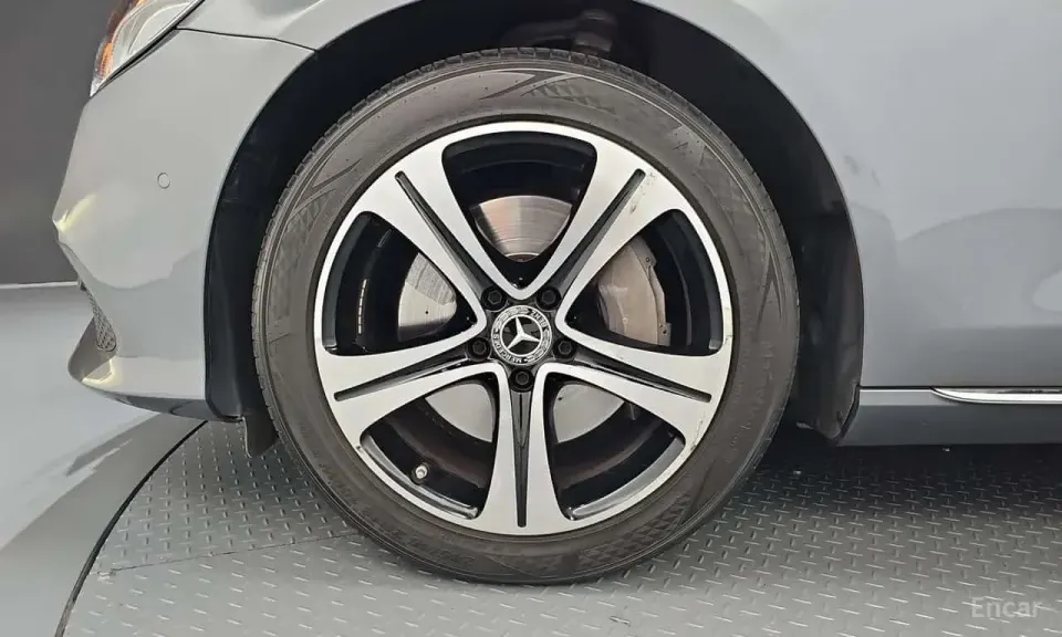 Mercedes-Benz E 300 E300 4MATIC Avnatgarde 2018