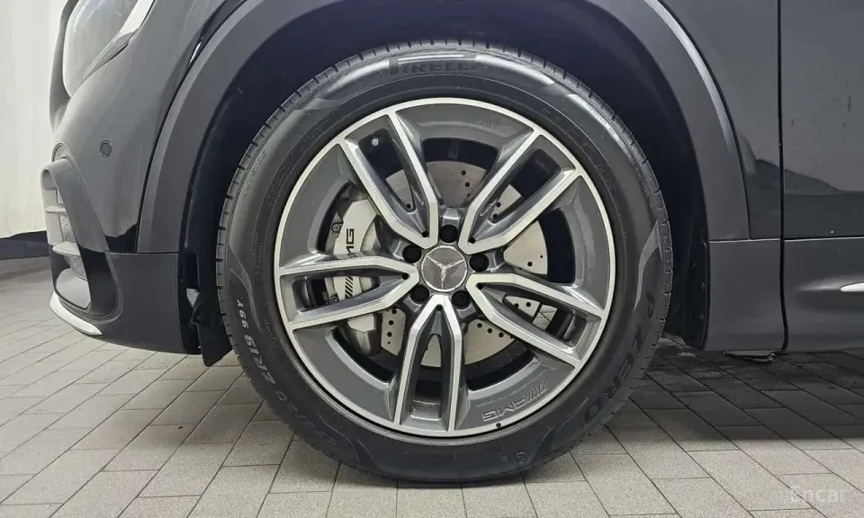 Mercedes-Benz AMG GLB35 4MATIC 2025