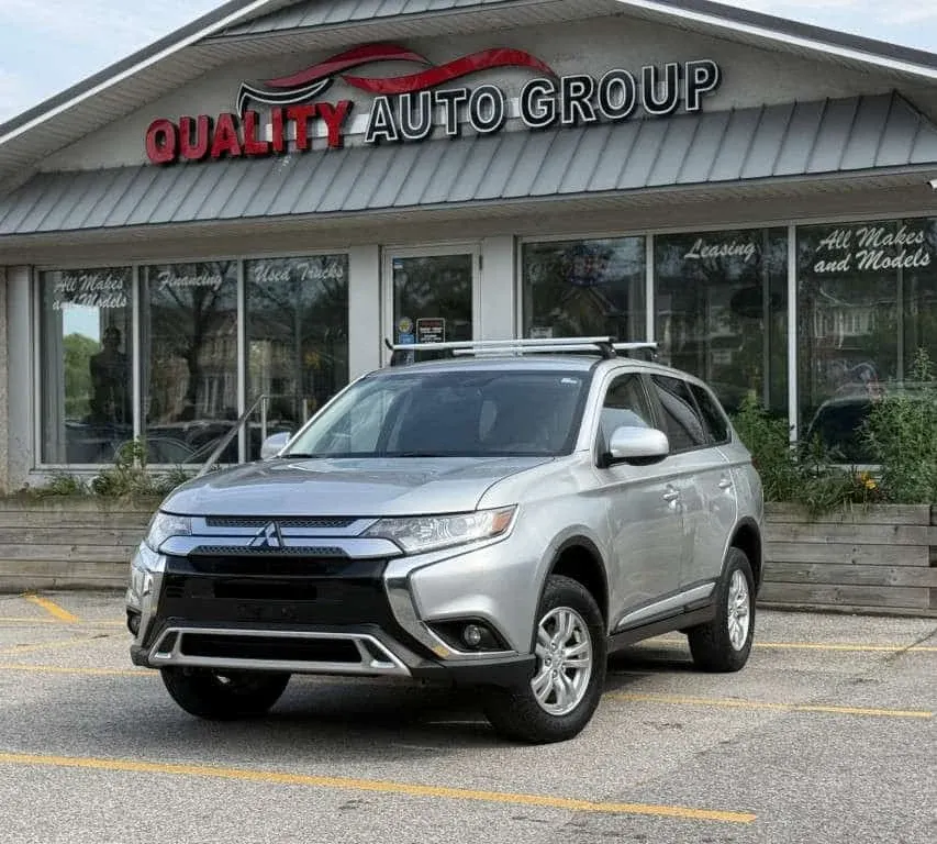 Mitsubishi Outlander 2.4 ES 4WD / 7 Passenger 2020