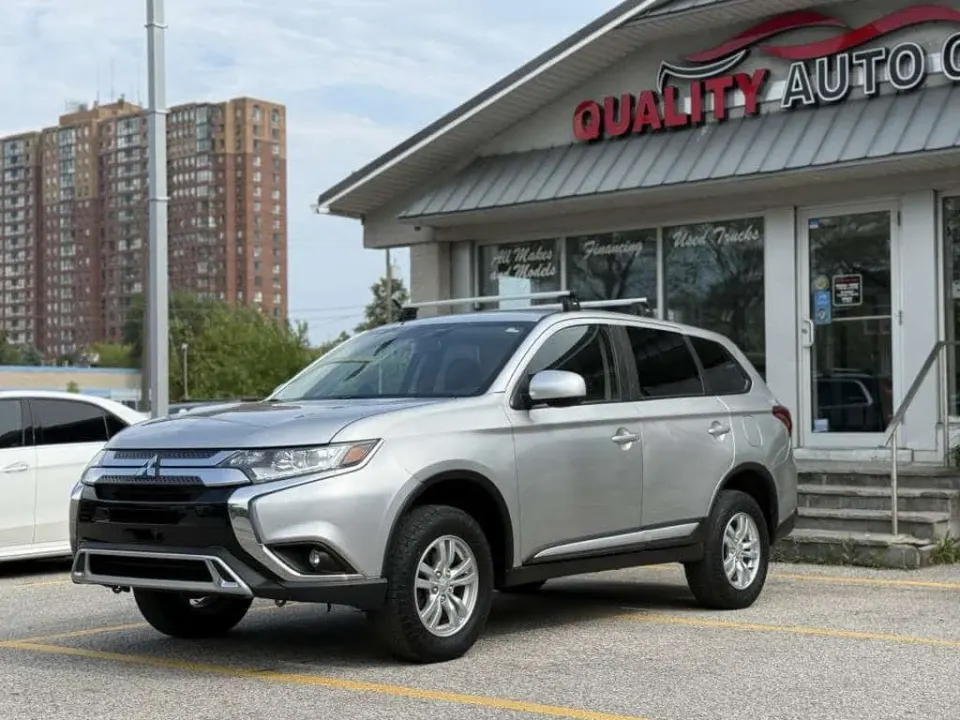 Mitsubishi Outlander 2.4 ES 4WD / 7 Passenger 2020