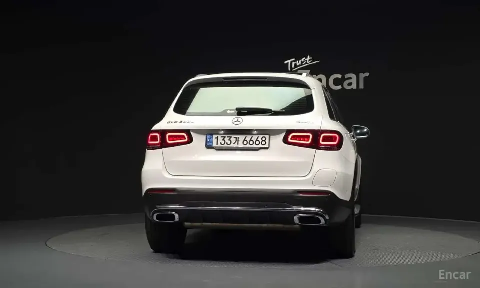Mercedes-Benz GLC300e 4MATIC 2022