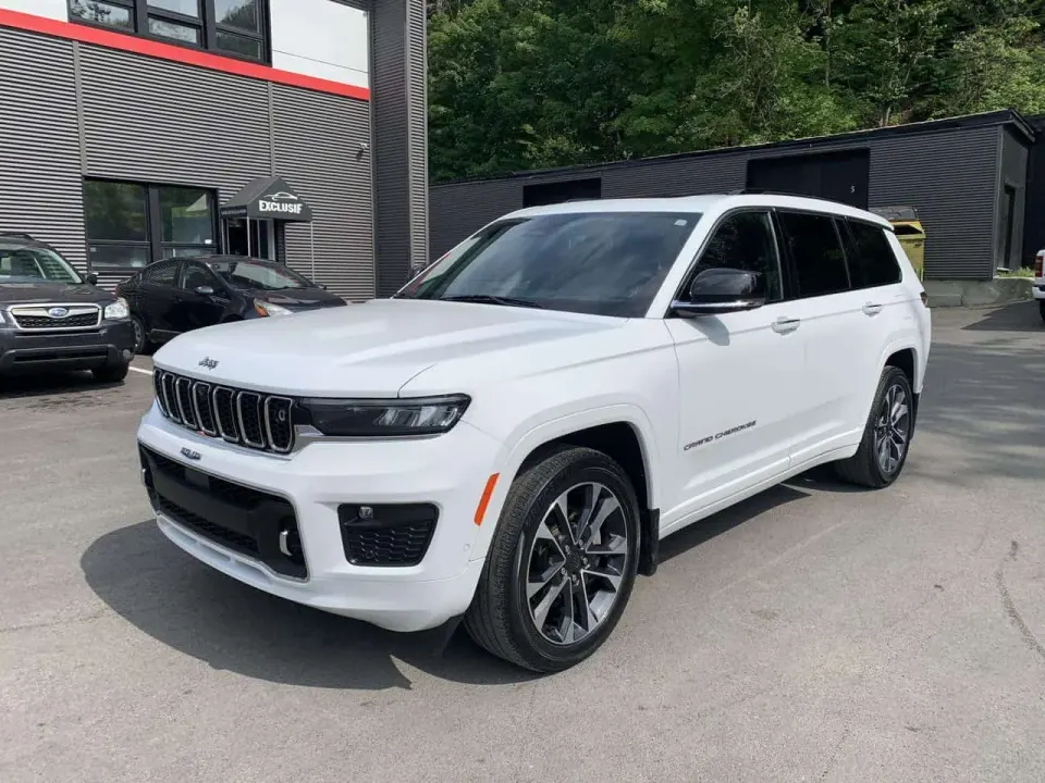 Jeep Grand cherokee Overland 4X4 – V8 HEMI 5.7L – 7 PASSAGERS – TOIT PANORAMIQUE – McINTOSH 19 HAUT-PARLEURS – SUSPENSION PNEUMATIQUE – NIGHT 2023