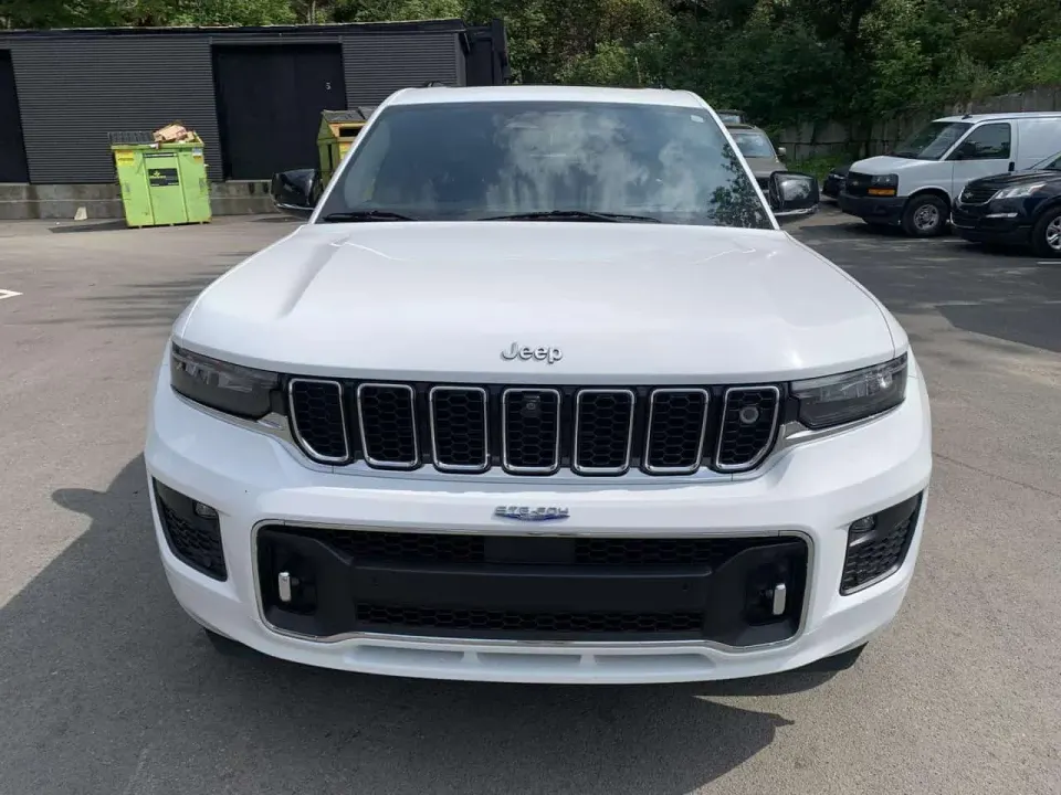 Jeep Grand cherokee Overland 4X4 – V8 HEMI 5.7L – 7 PASSAGERS – TOIT PANORAMIQUE – McINTOSH 19 HAUT-PARLEURS – SUSPENSION PNEUMATIQUE – NIGHT 2023