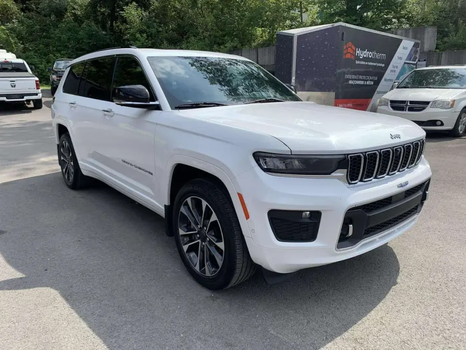 Jeep Grand cherokee Overland 4X4 – V8 HEMI 5.7L – 7 PASSAGERS – TOIT PANORAMIQUE – McINTOSH 19 HAUT-PARLEURS – SUSPENSION PNEUMATIQUE – NIGHT 2023