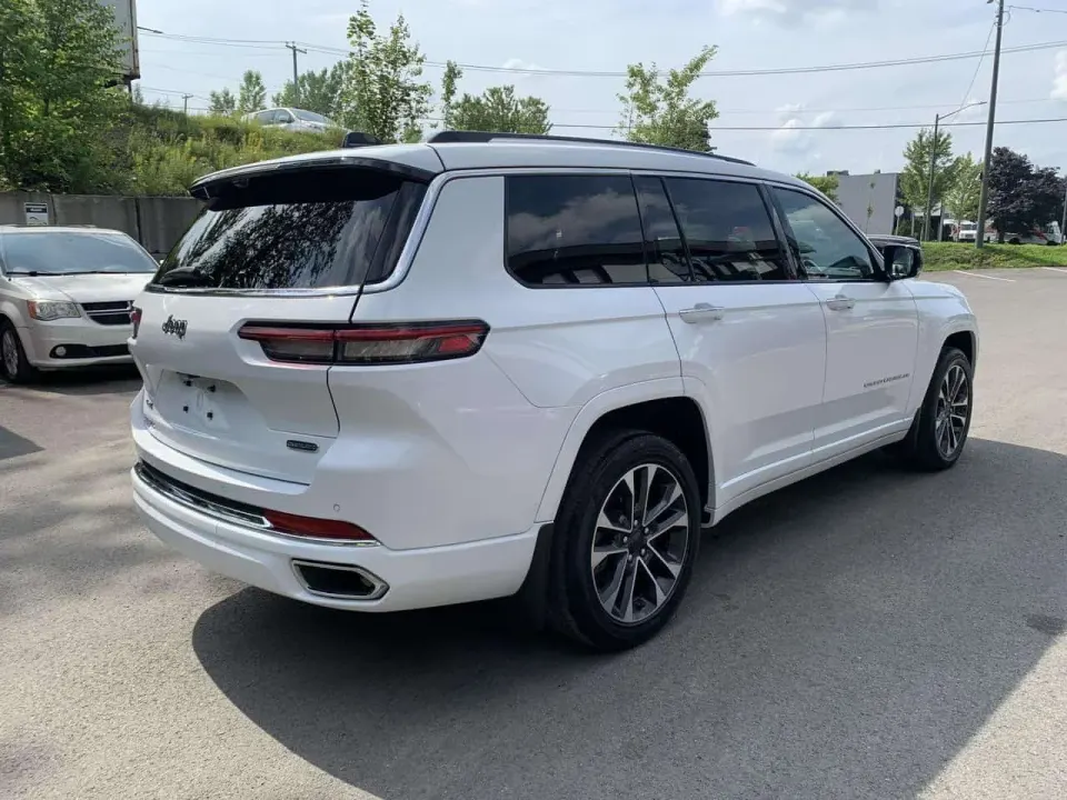 Jeep Grand cherokee Overland 4X4 – V8 HEMI 5.7L – 7 PASSAGERS – TOIT PANORAMIQUE – McINTOSH 19 HAUT-PARLEURS – SUSPENSION PNEUMATIQUE – NIGHT 2023