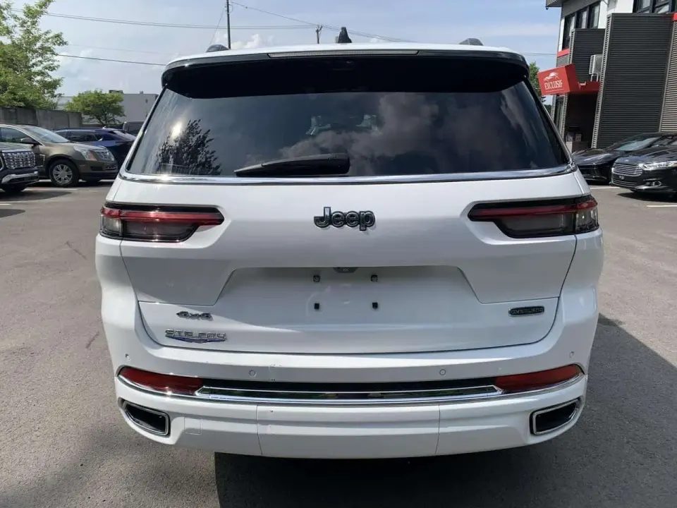 Jeep Grand cherokee Overland 4X4 – V8 HEMI 5.7L – 7 PASSAGERS – TOIT PANORAMIQUE – McINTOSH 19 HAUT-PARLEURS – SUSPENSION PNEUMATIQUE – NIGHT 2023