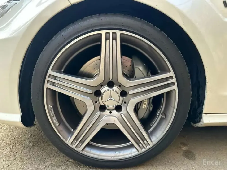 Mercedes-Benz CLS63 AMG 2012