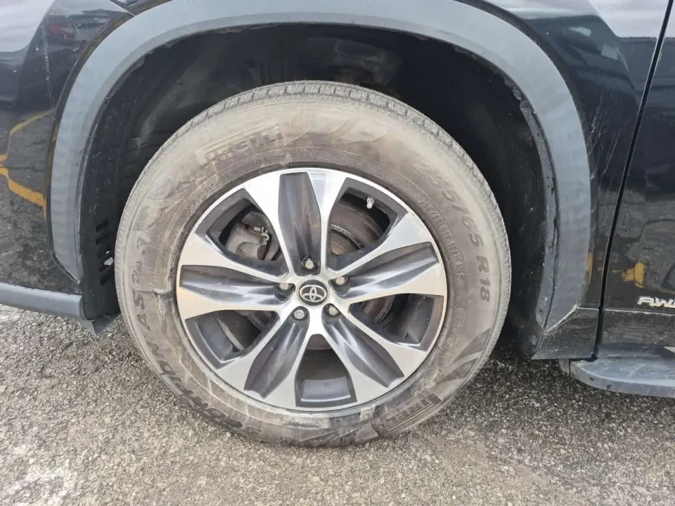 Toyota Highlander HYBRID XLE 2021