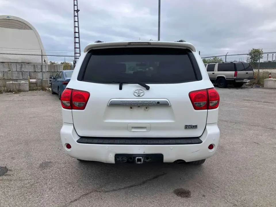 Toyota Sequoia 4WD 4dr 5.7L Platinum 2011