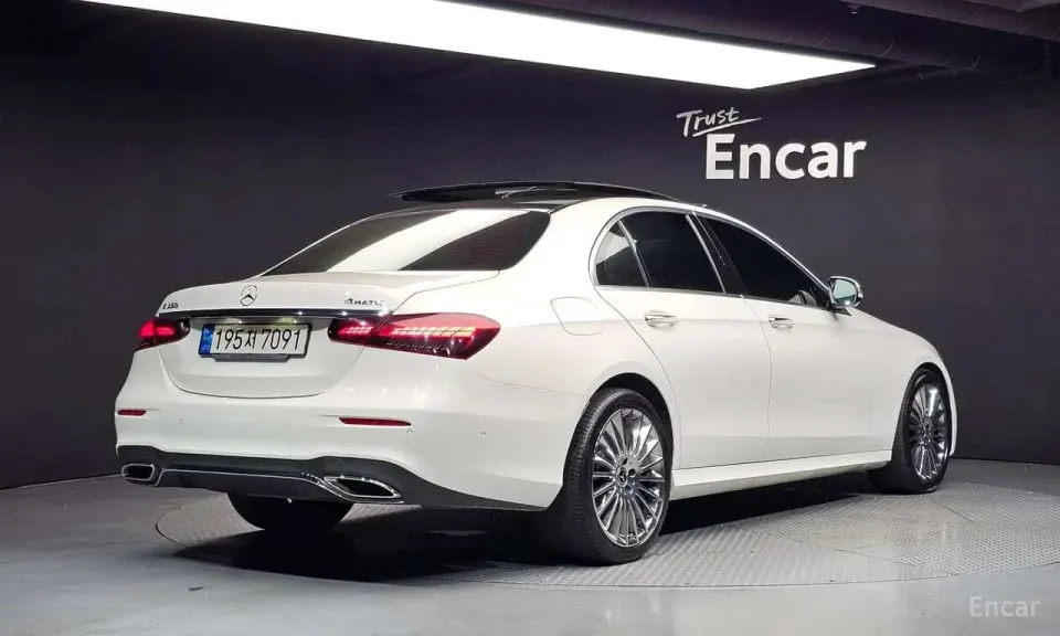 Mercedes-Benz E 350 E350 4MATIC AMG Line 2022