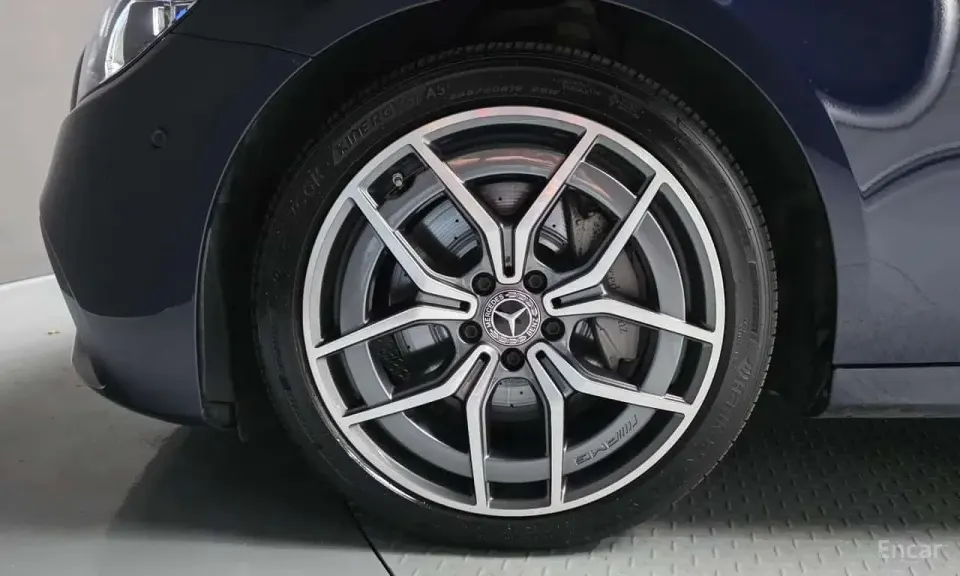 Mercedes-Benz E 220 E220d 4MATIC AMG Line 2021