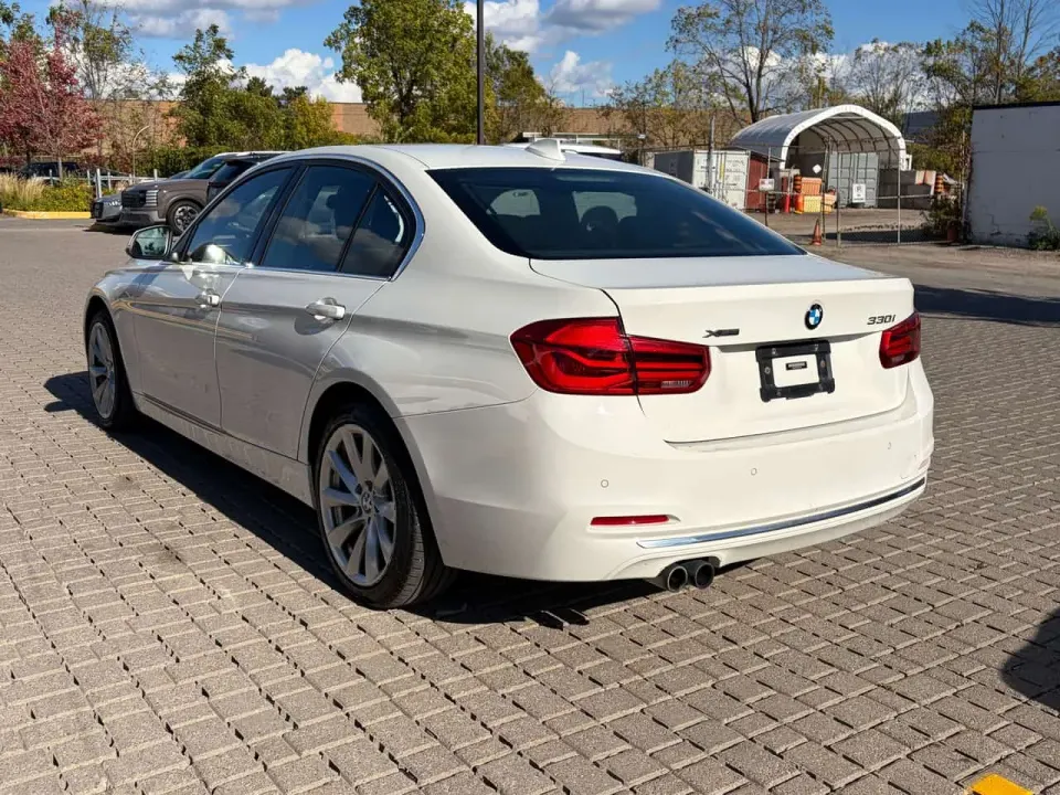BMW 330i 4dr Sdn 330i xDrive AWD 2017