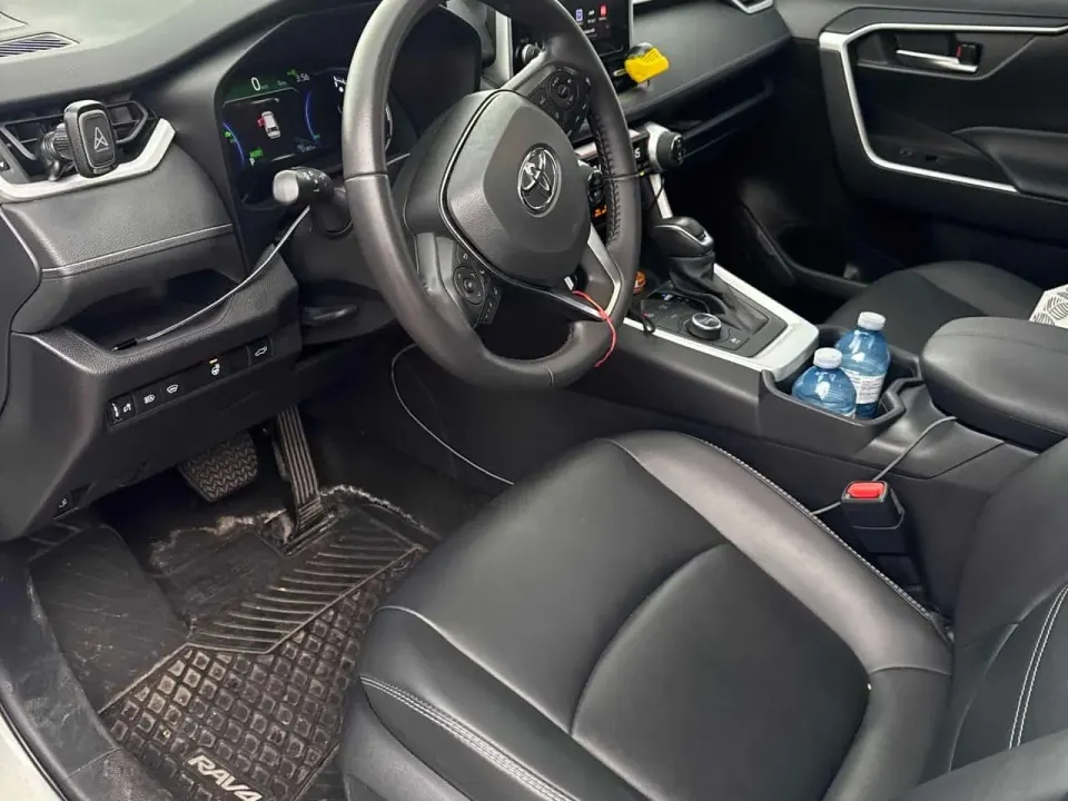 Toyota Rav4 Hybrid XLE AWD 2025