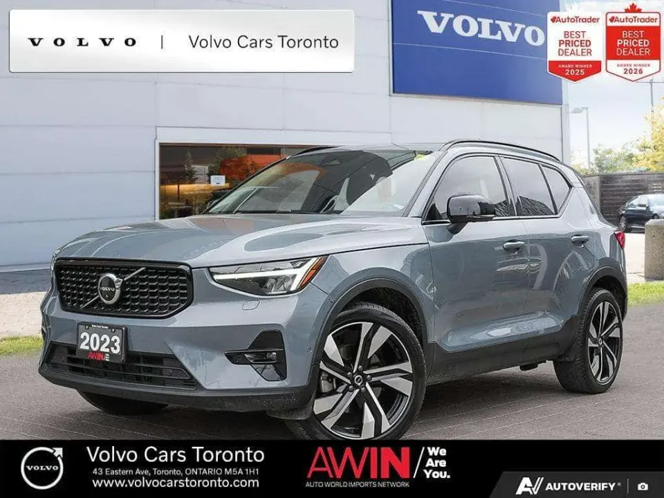 Volvo XC40 B5 B Plus Dark Theme 2023