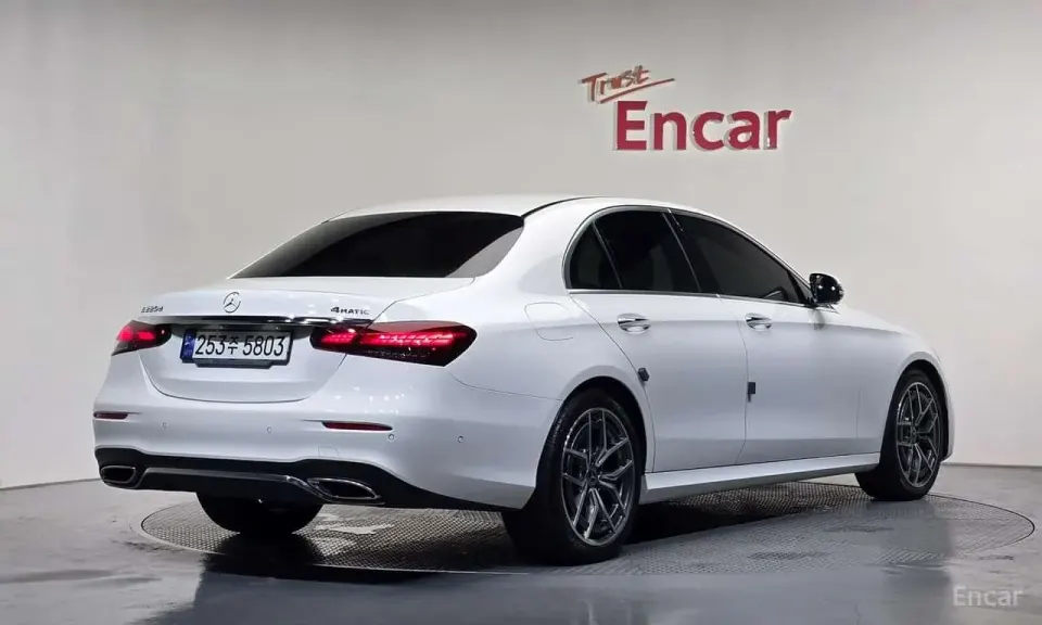 Mercedes-Benz E 220 E220d 4MATIC AMG Line 2023