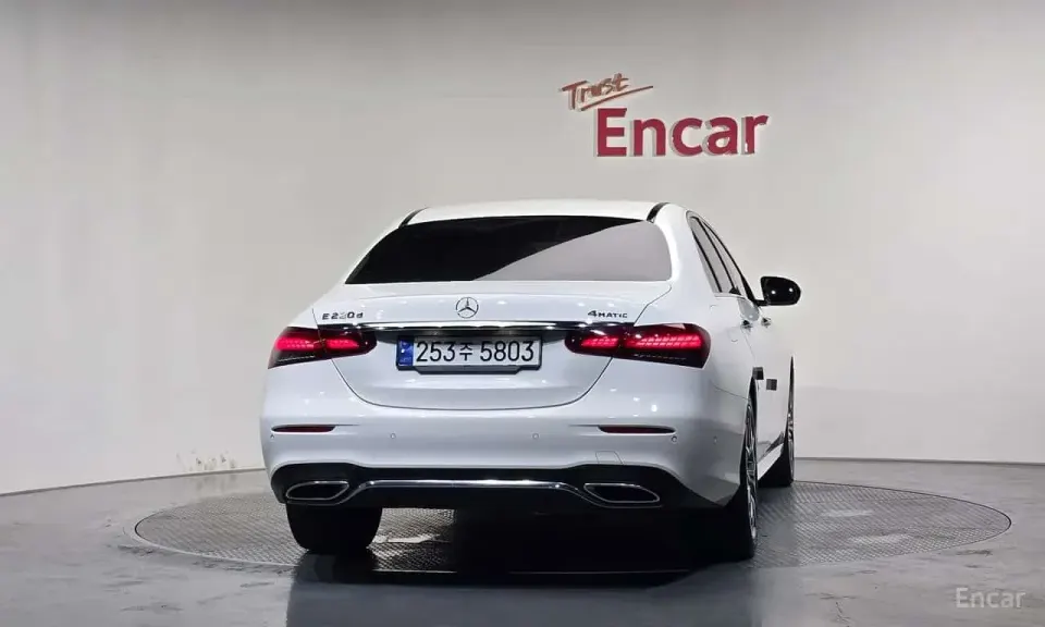 Mercedes-Benz E 220 E220d 4MATIC AMG Line 2023