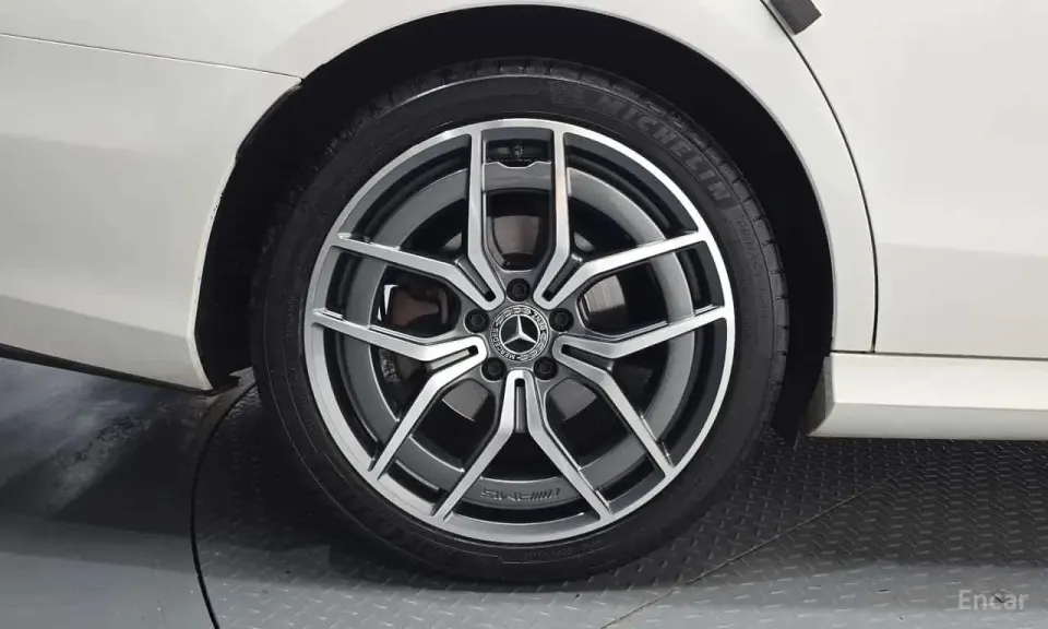 Mercedes-Benz E 220 E220d 4MATIC AMG Line 2023