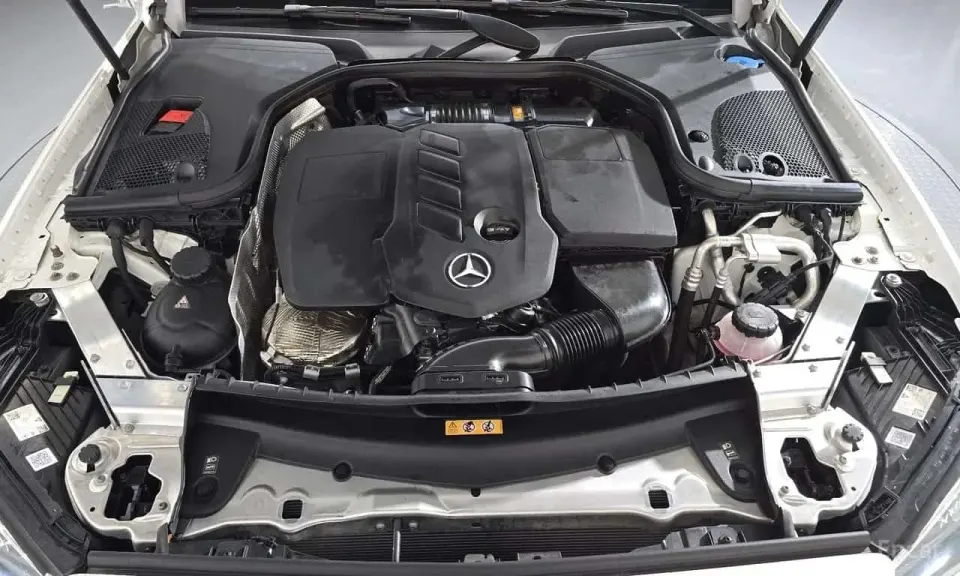 Mercedes-Benz E 220 E220d 4MATIC AMG Line 2023