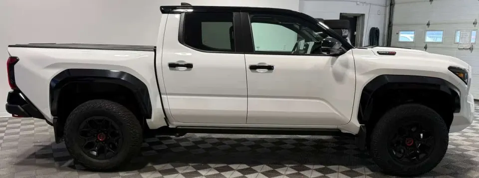 Toyota Tacoma TRD PRO, Hybrid, Loaded, One Owner, Accident Free! 2025