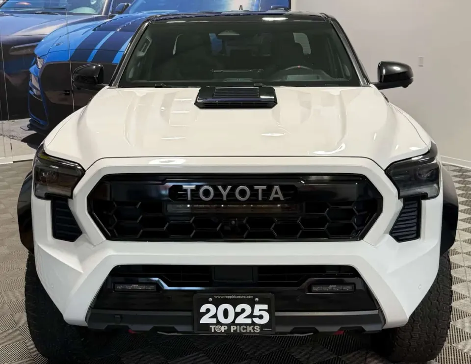 Toyota Tacoma TRD PRO, Hybrid, Loaded, One Owner, Accident Free! 2025