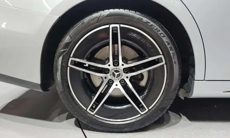 Mercedes-Benz E 300 E300 4MATIC AMG Line 2024
