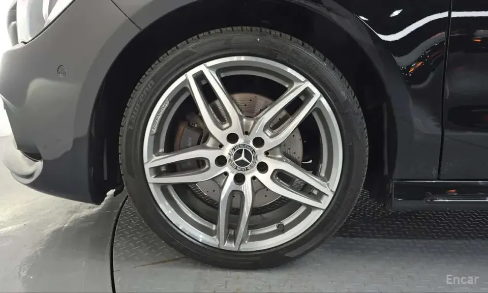 Mercedes-Benz CLA220 AMG Line 2018