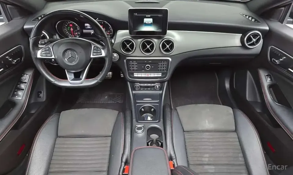 Mercedes-Benz CLA220 AMG Line 2018