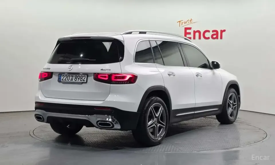 Mercedes-Benz GLB250 4MATIC 2023