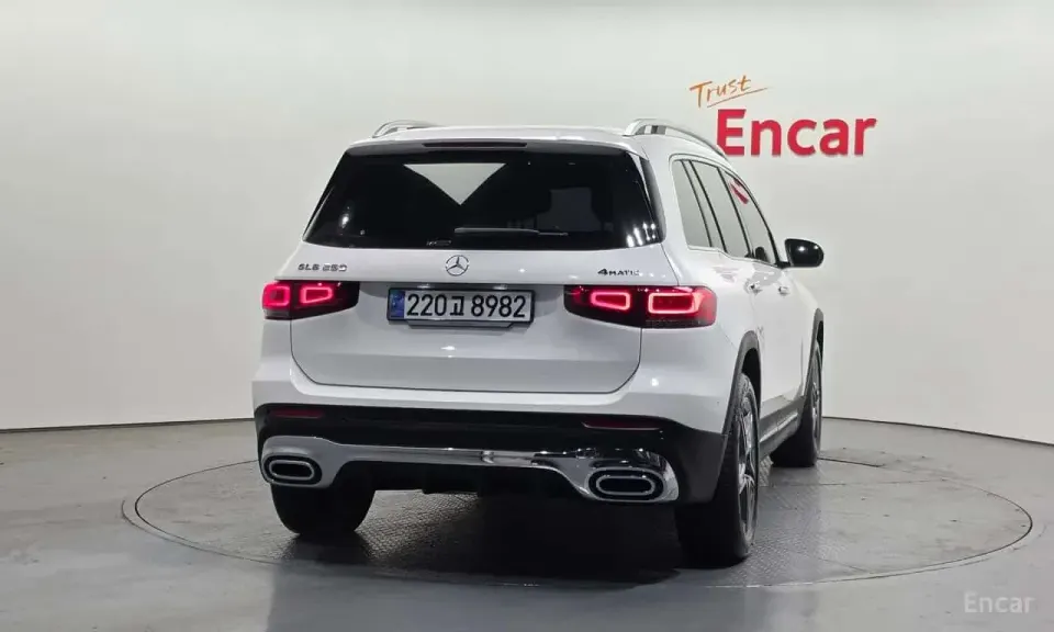 Mercedes-Benz GLB250 4MATIC 2023