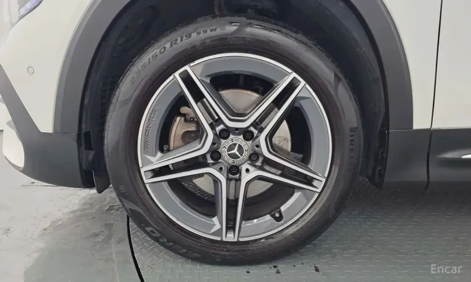 Mercedes-Benz GLB250 4MATIC 2023