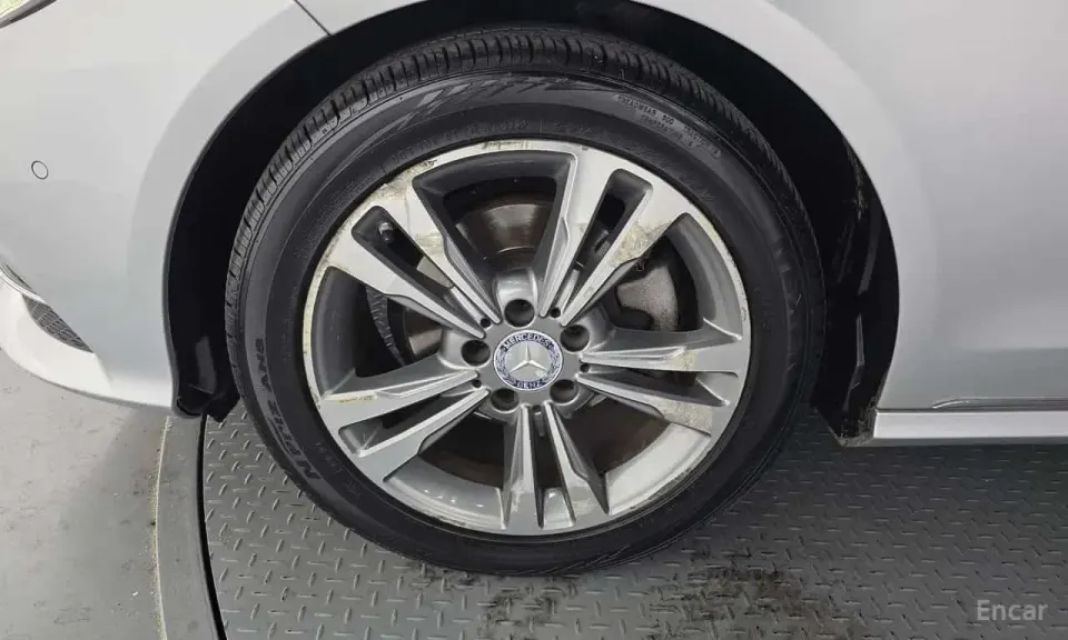 Mercedes-Benz E 220 E220 CDI Avantgarde 2013