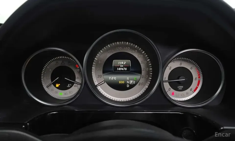 Mercedes-Benz E 220 E220 CDI Avantgarde 2013