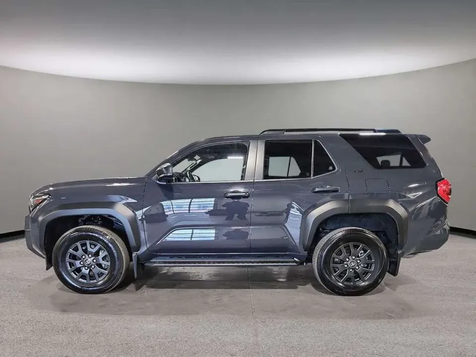 Toyota 4runner 2.4 SR5; SAFETY SENSE 3.0, SMART KEY, 4WD, HEATED SEATS, APPLE CARPLAY, ANDROID AUTO, REMOTE/SERVICE/SAFETY/DRIVE CONNECT 2025