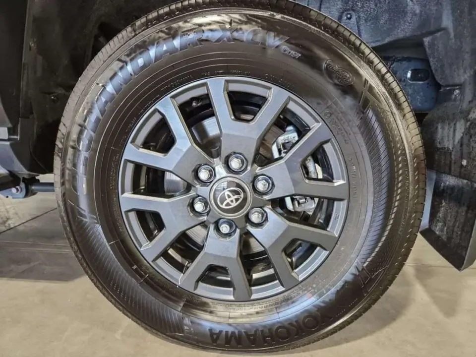 Toyota 4runner 2.4 SR5; SAFETY SENSE 3.0, SMART KEY, 4WD, HEATED SEATS, APPLE CARPLAY, ANDROID AUTO, REMOTE/SERVICE/SAFETY/DRIVE CONNECT 2025