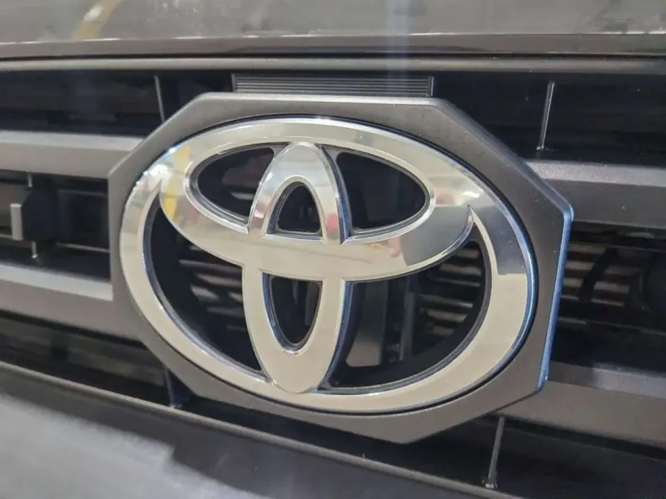 Toyota 4runner 2.4 SR5; SAFETY SENSE 3.0, SMART KEY, 4WD, HEATED SEATS, APPLE CARPLAY, ANDROID AUTO, REMOTE/SERVICE/SAFETY/DRIVE CONNECT 2025