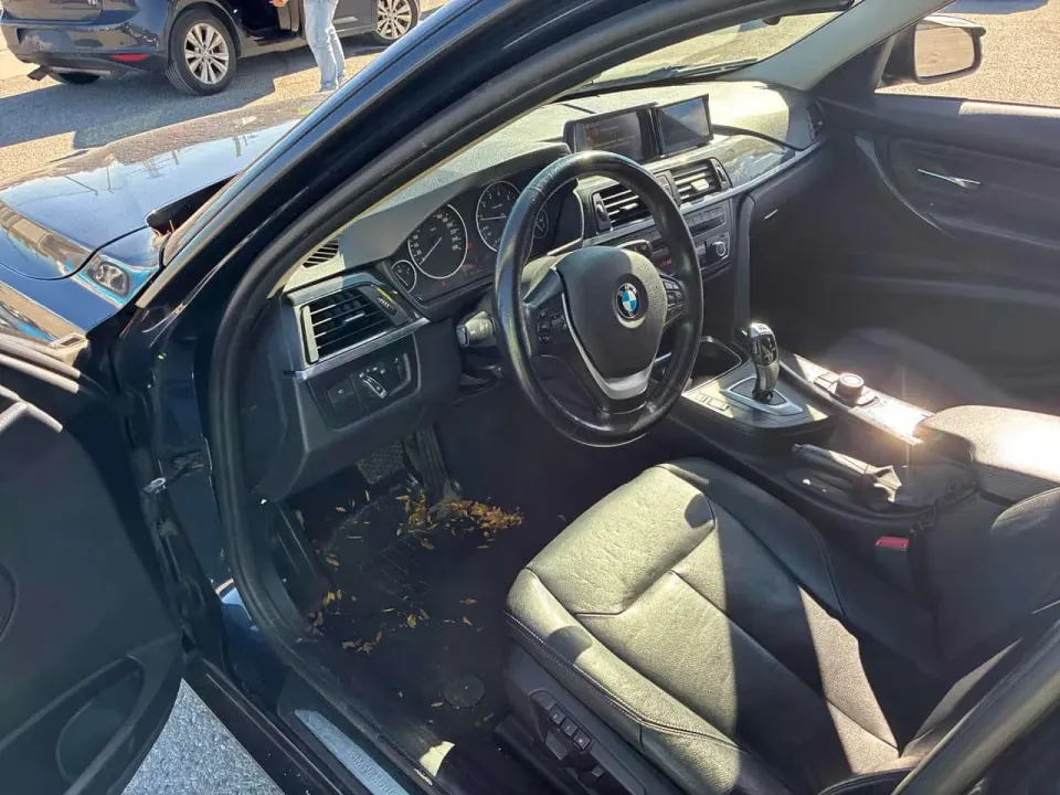 BMW 4dr Sdn 320i xDrive AWD 2013
