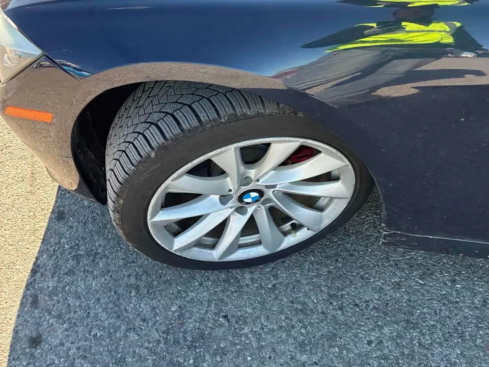 BMW 4dr Sdn 320i xDrive AWD 2013