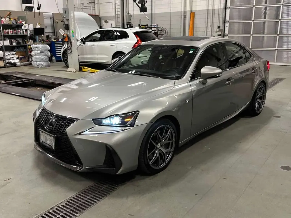 Lexus IS 300 4dr Sdn AWD 2017