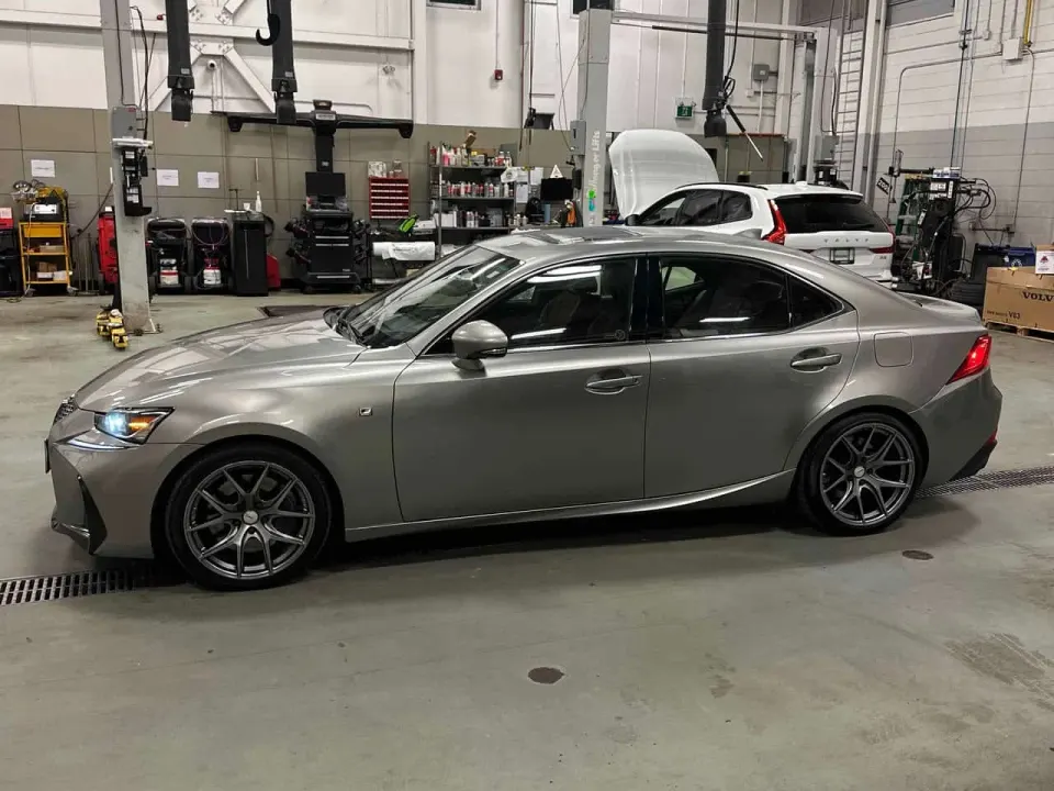 Lexus IS 300 4dr Sdn AWD 2017