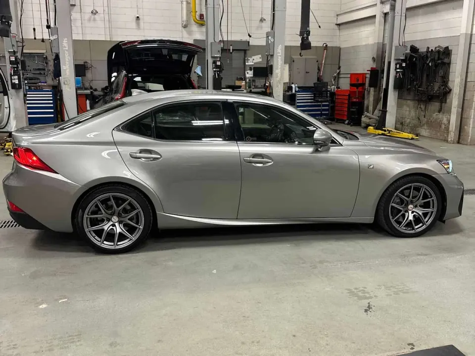 Lexus IS 300 4dr Sdn AWD 2017