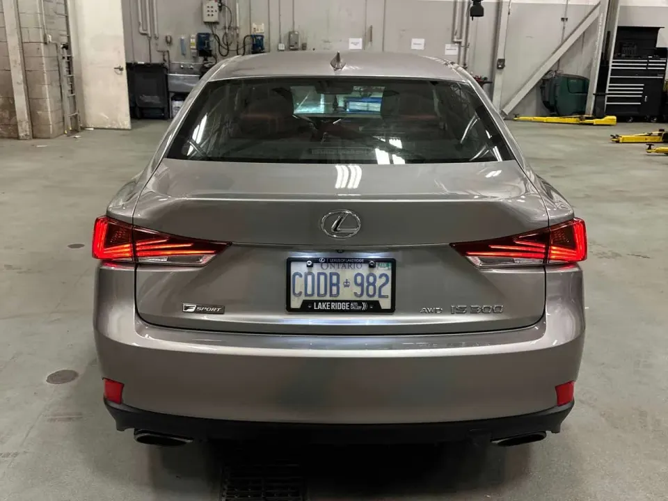 Lexus IS 300 4dr Sdn AWD 2017