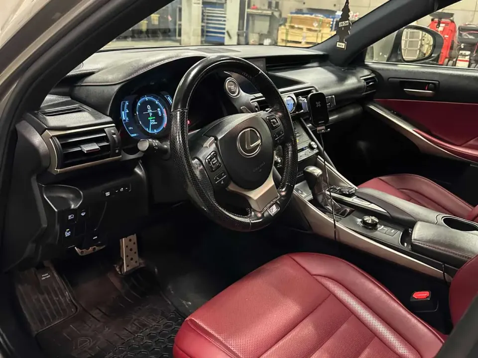 Lexus IS 300 4dr Sdn AWD 2017