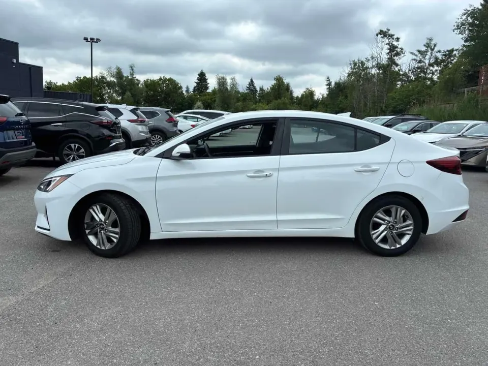 Hyundai Elantra Preferred w/Sun & Safety Package IVT 2020