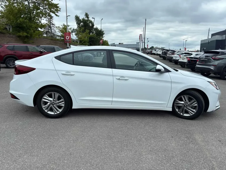 Hyundai Elantra Preferred w/Sun & Safety Package IVT 2020
